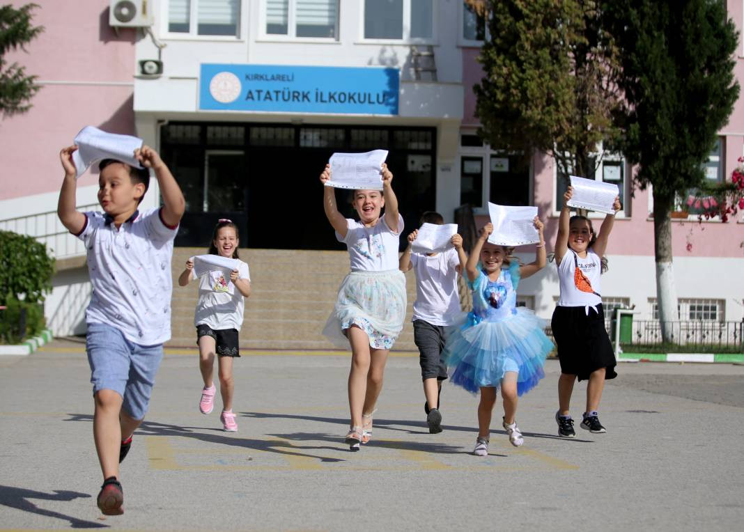 Yaklaşık 19 milyon öğrenci karnesini alarak yaz tatiline girdi - Resim: 11